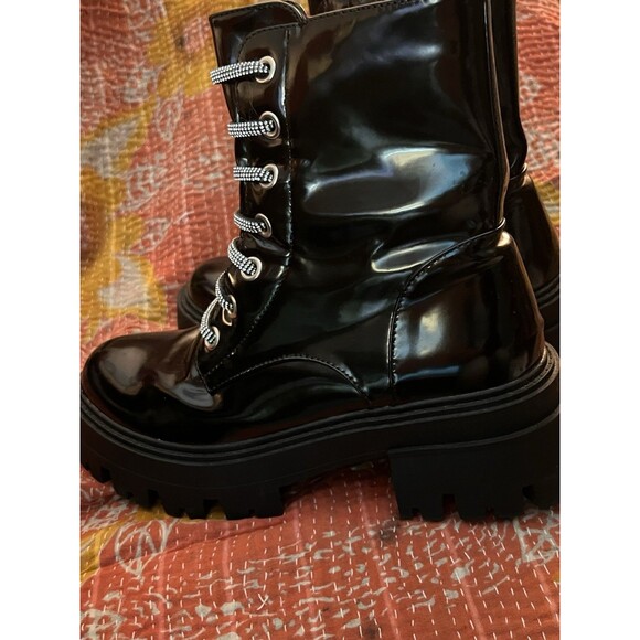 Forever 21 Fab Shiny Black Chunky Boots With Silver Laces Size 8 Worn Once! - Picture 7 of 9